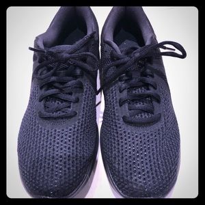 Women’s Nike Revolution 4